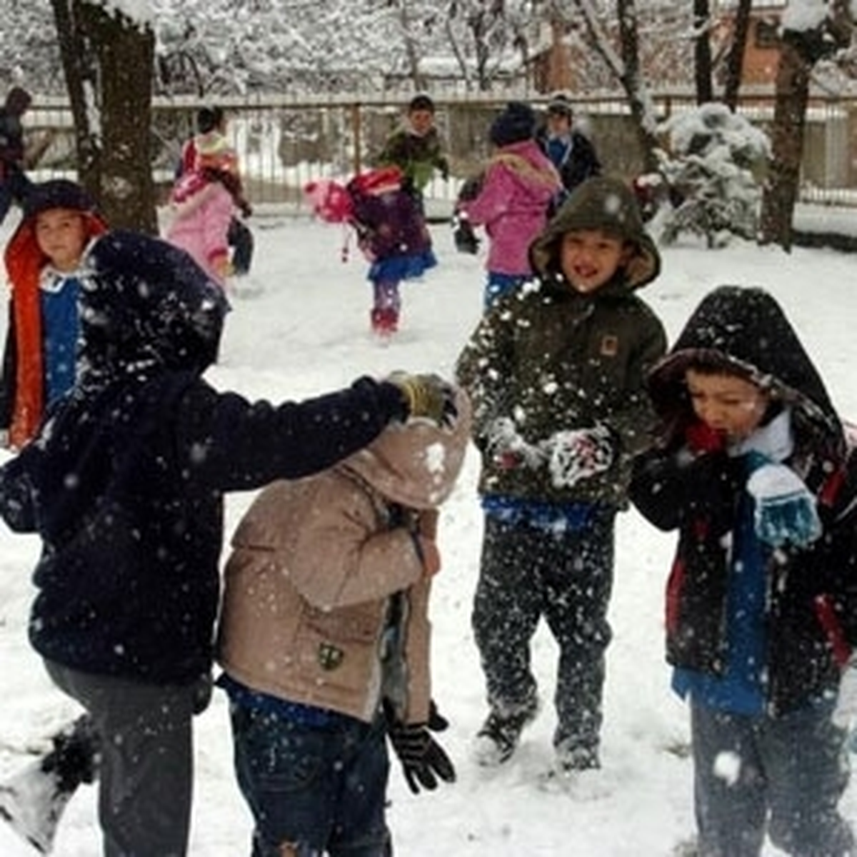 Hayat Felç Olsa da Kar Çocuklara Yaradı