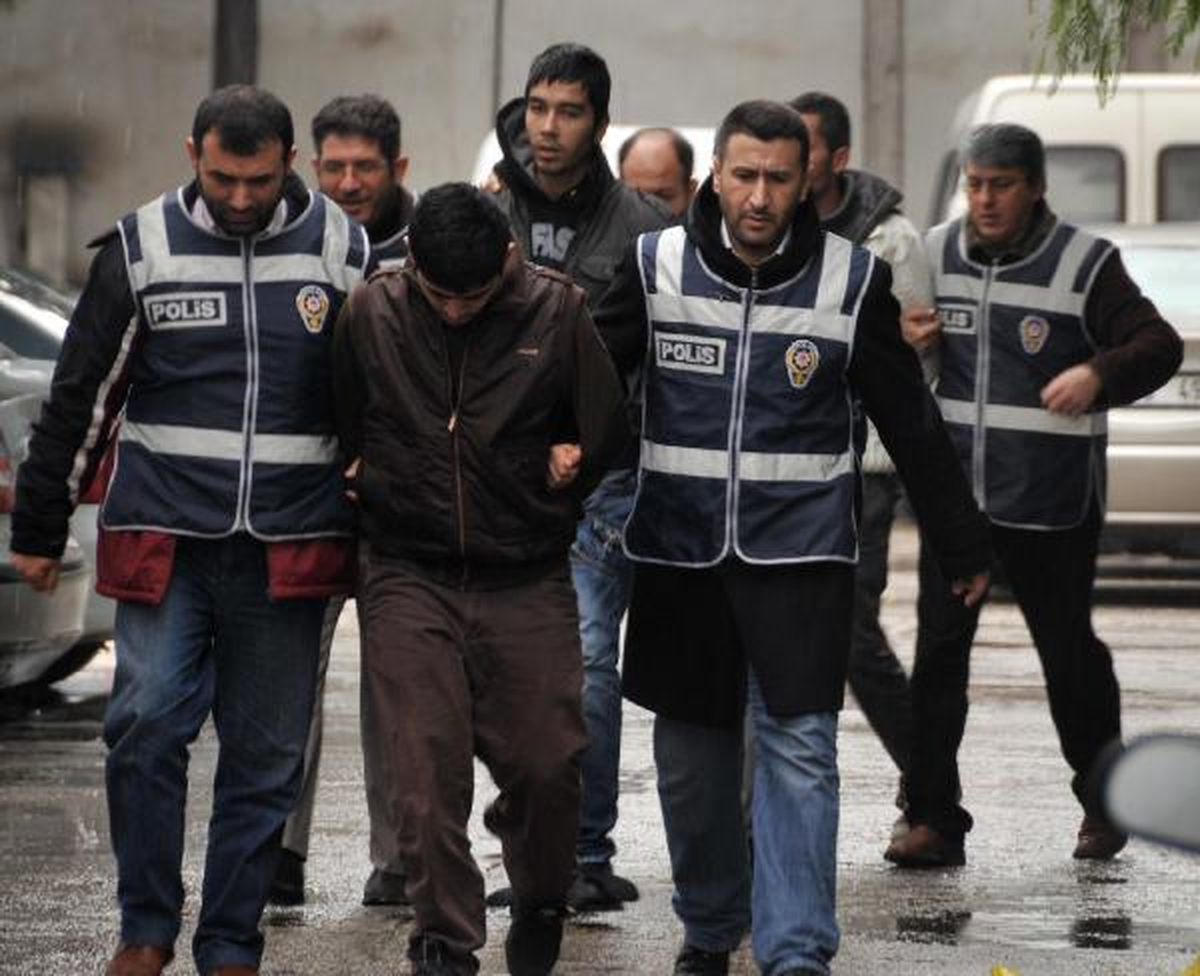 Hırsızları, Düşürdükleri Cep Telefonu Yakalattı