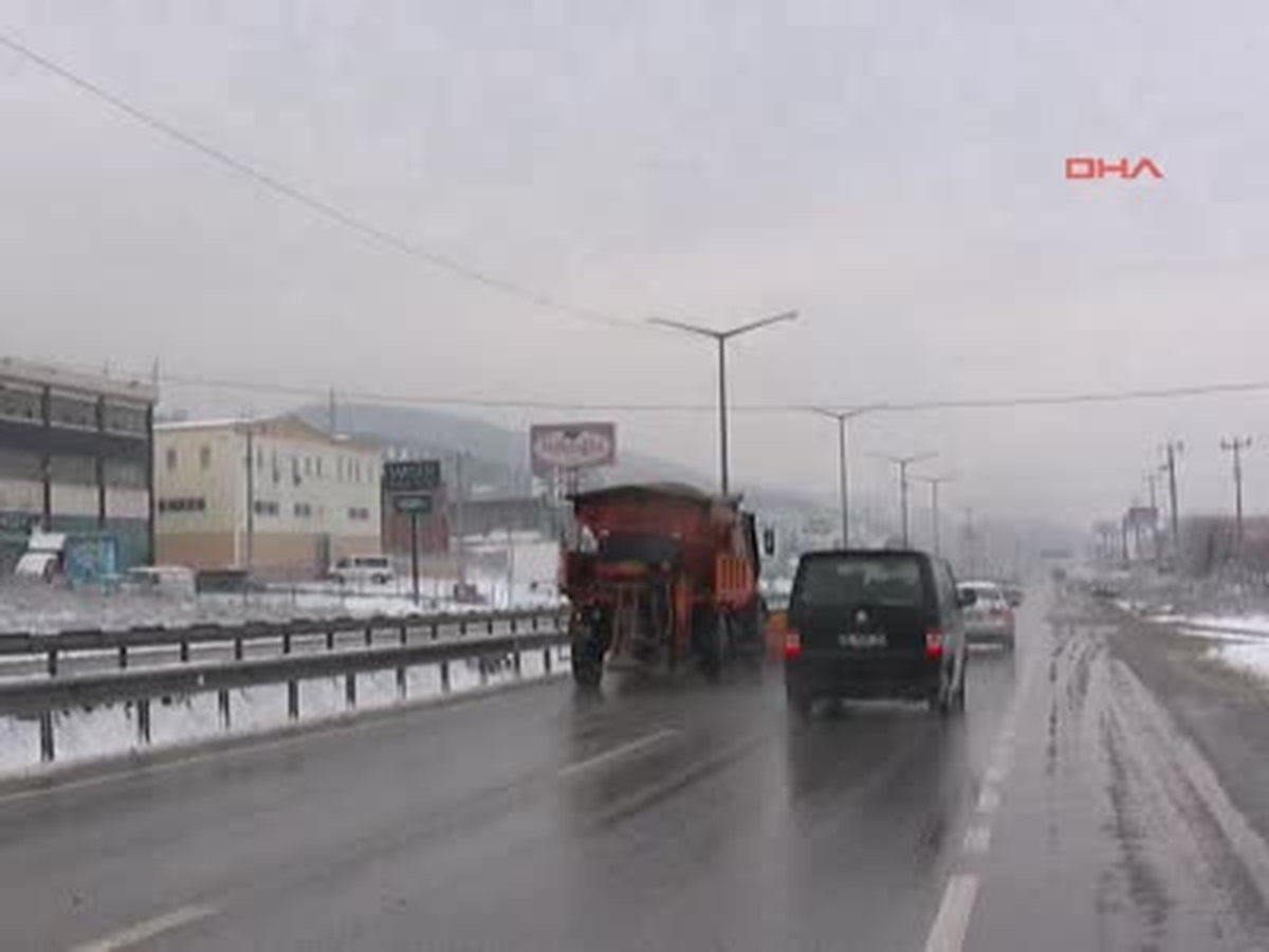 İstanbul Karayolu Kazalar Nedeniyle 2 Saat Kapandı
