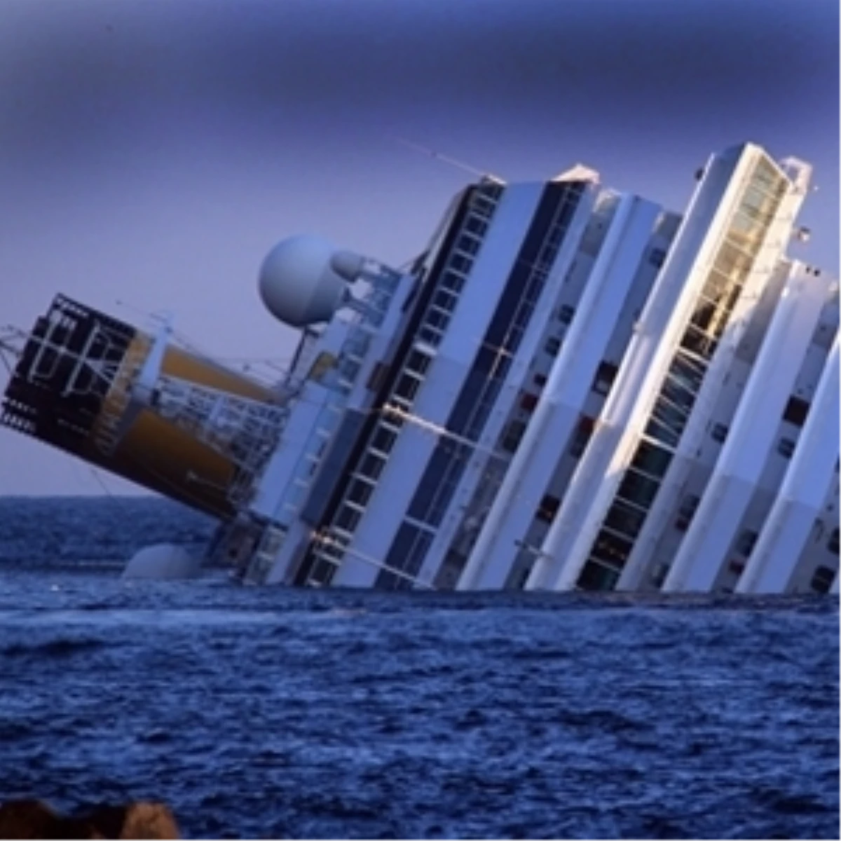 İtalya\'daki Gemi Kazası: 6 Ölü