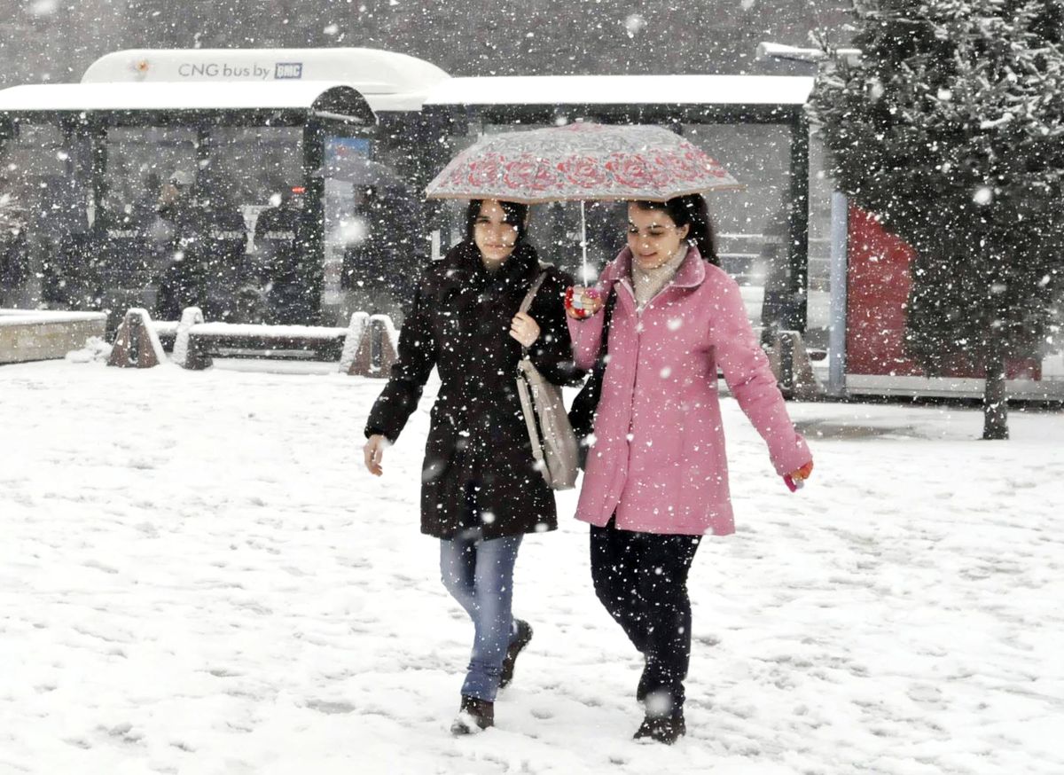 Kar Şehir Merkezinde Etkisini Gösterdi