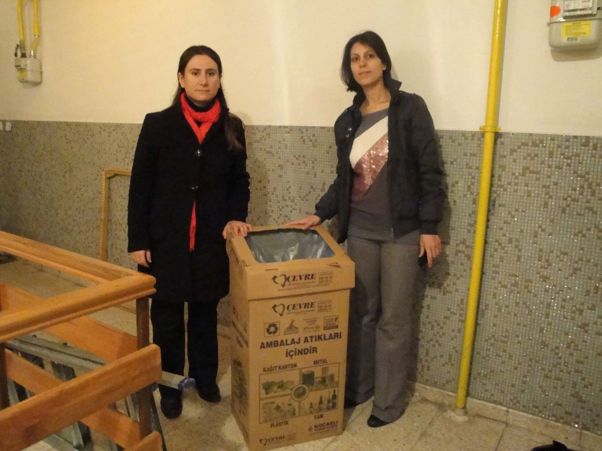 Kartepe Belediyesi, Evlere Giderek Geri Dönüşümün Yararlarını Anlatıyor