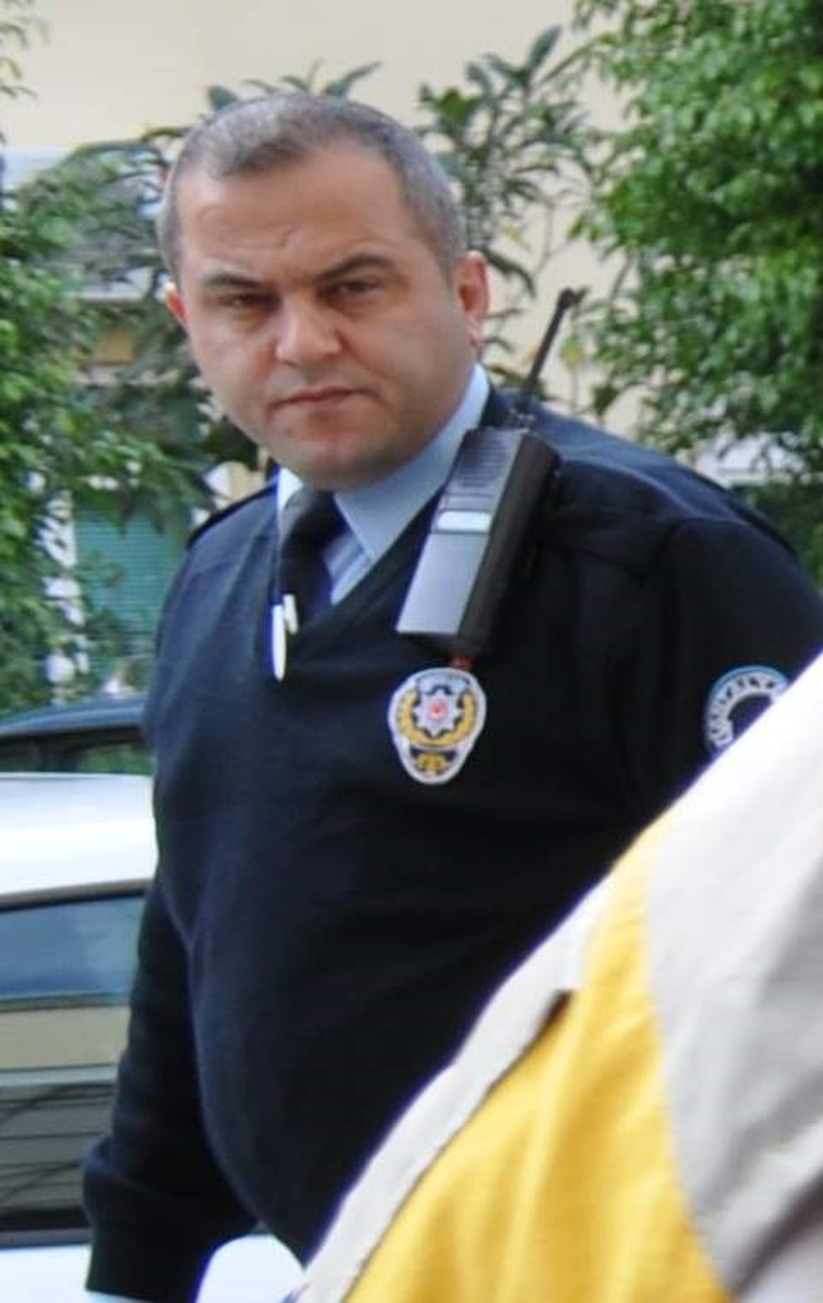 Kendisine Yardım Eden Polisi Yaraladı