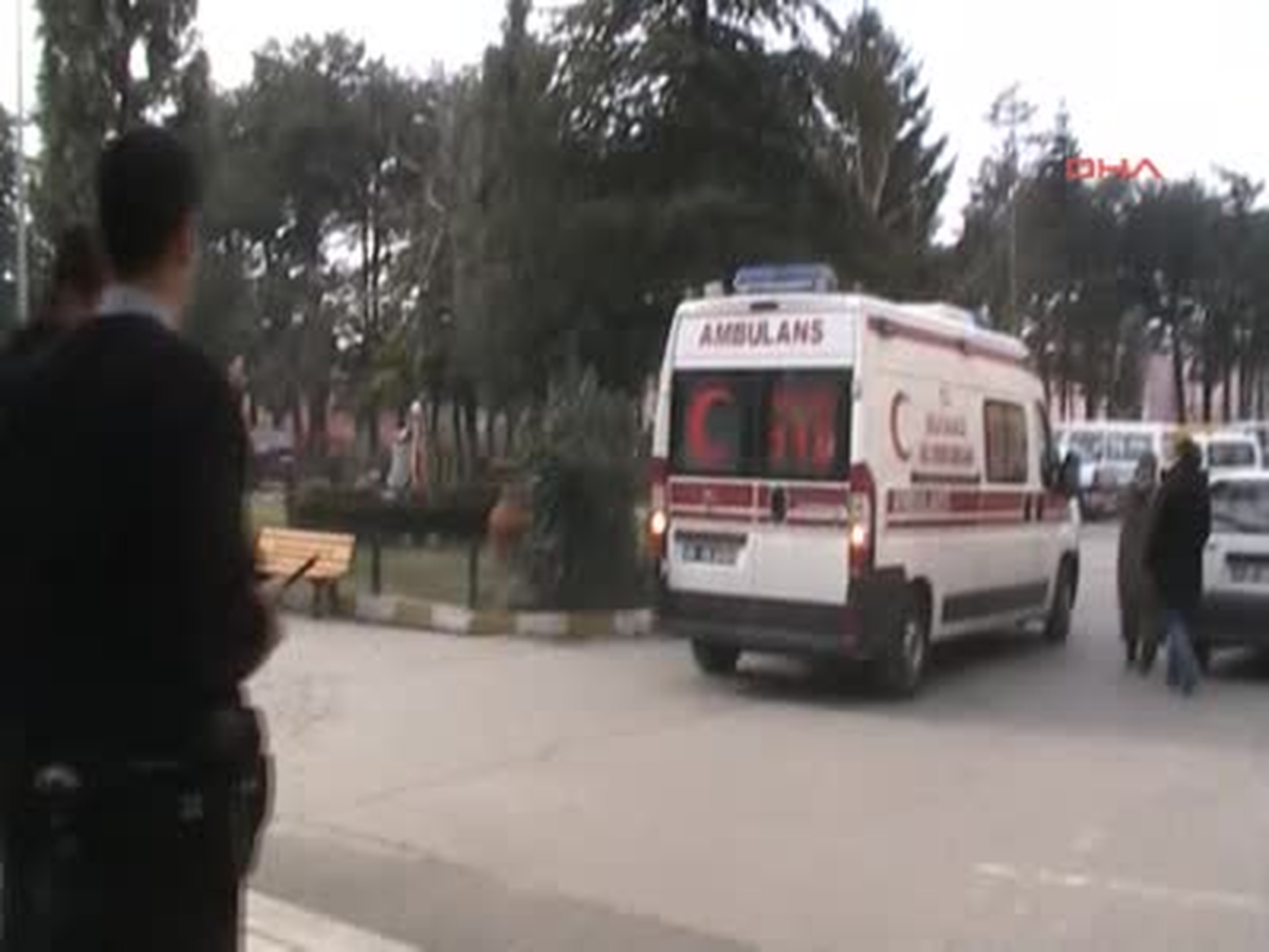 Kışlık Yakacak İçin Çöken Çatının Altında Kaldı