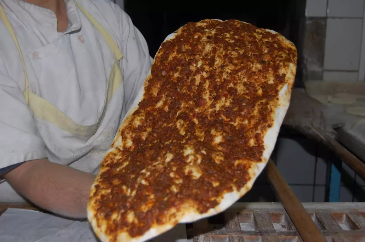 Lahmacun, Şanlıurfa\'nın Geleneksel Yemekleri Arasındaki Yerini Koruyor