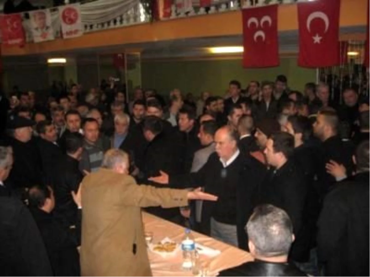MHP\'nin Edremit İlçe Kongresinde Kavga Çıktı