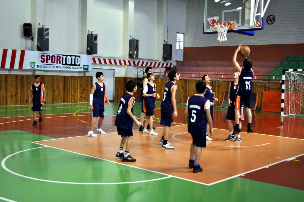 Nevşehir'de Yıldız Erkekler Basketbol Maçları Başladı