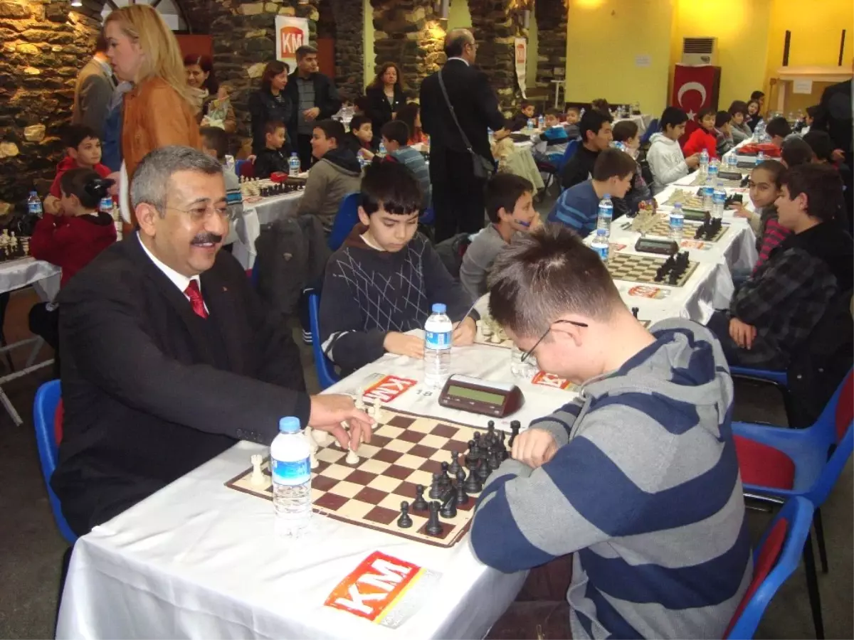 Ödemiş'te Karabıyık Market Satranç Turnuvasına Büyük İlgi