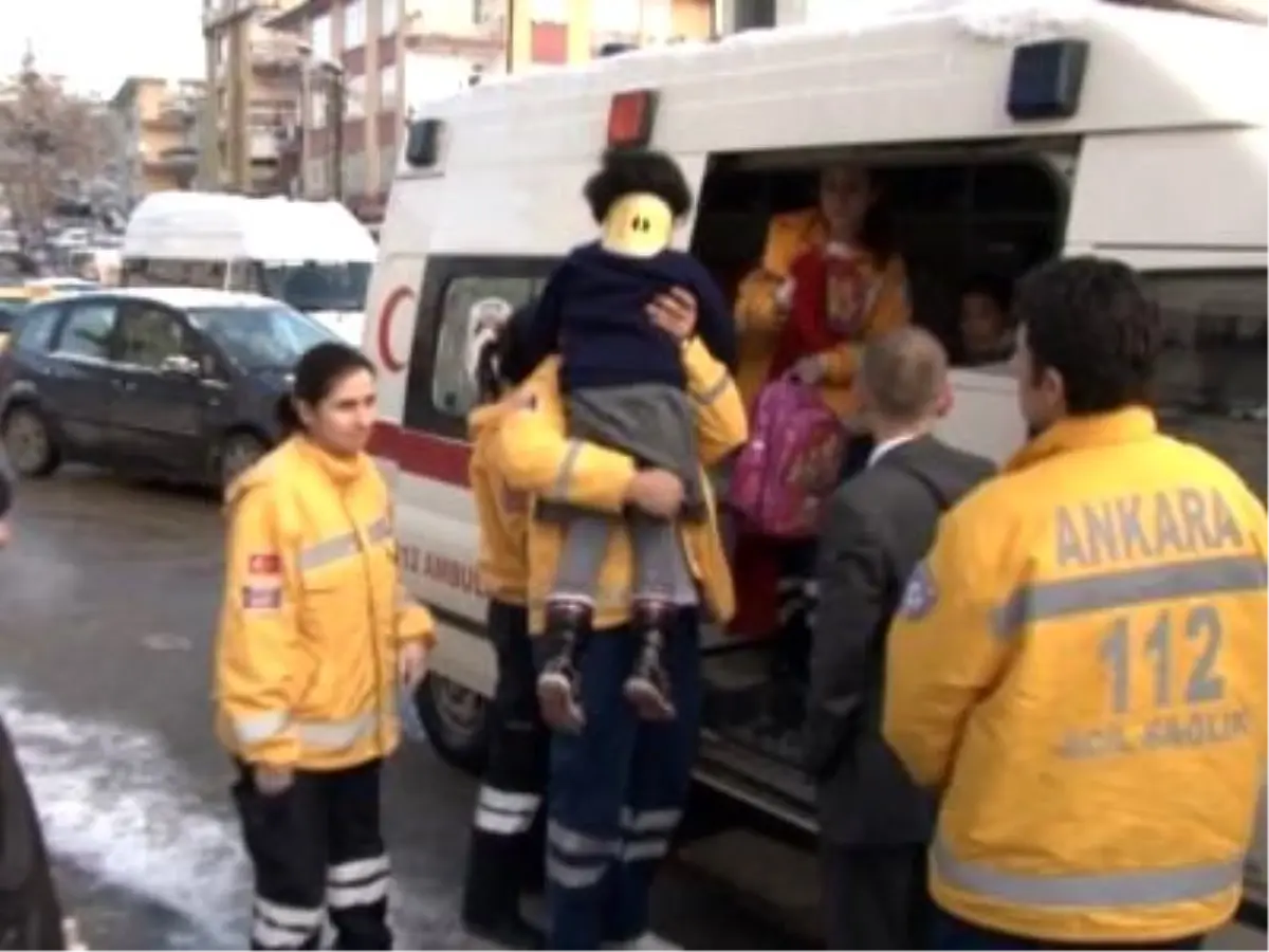 Öğrenci Servisi Otobüsle Çarpıştı