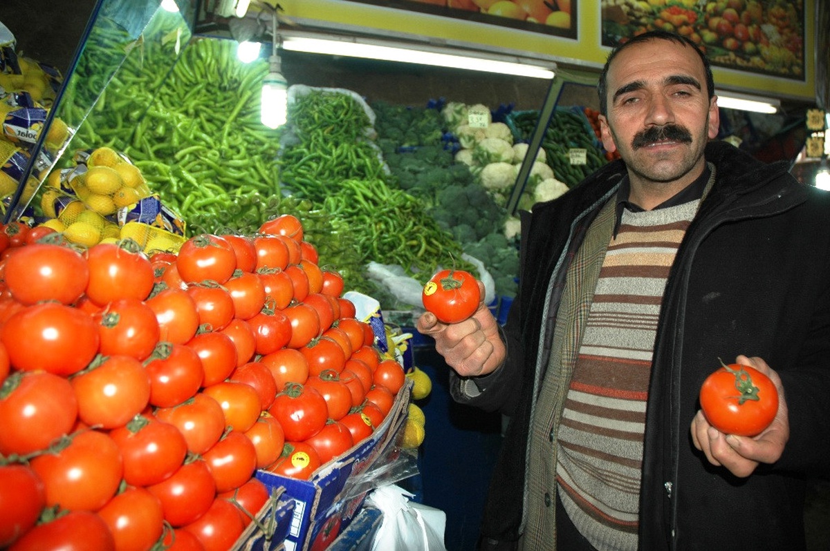 Olumsuz Hava Şartları Sebze ve Meyve Fiyatlarını İkiye Katladı