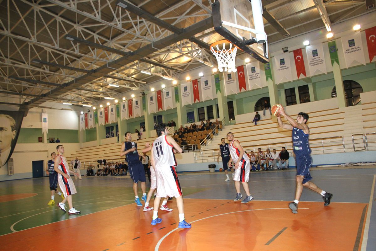 Rize Üniversitesi\'nde Basketbol Şöleni Devam Ediyor