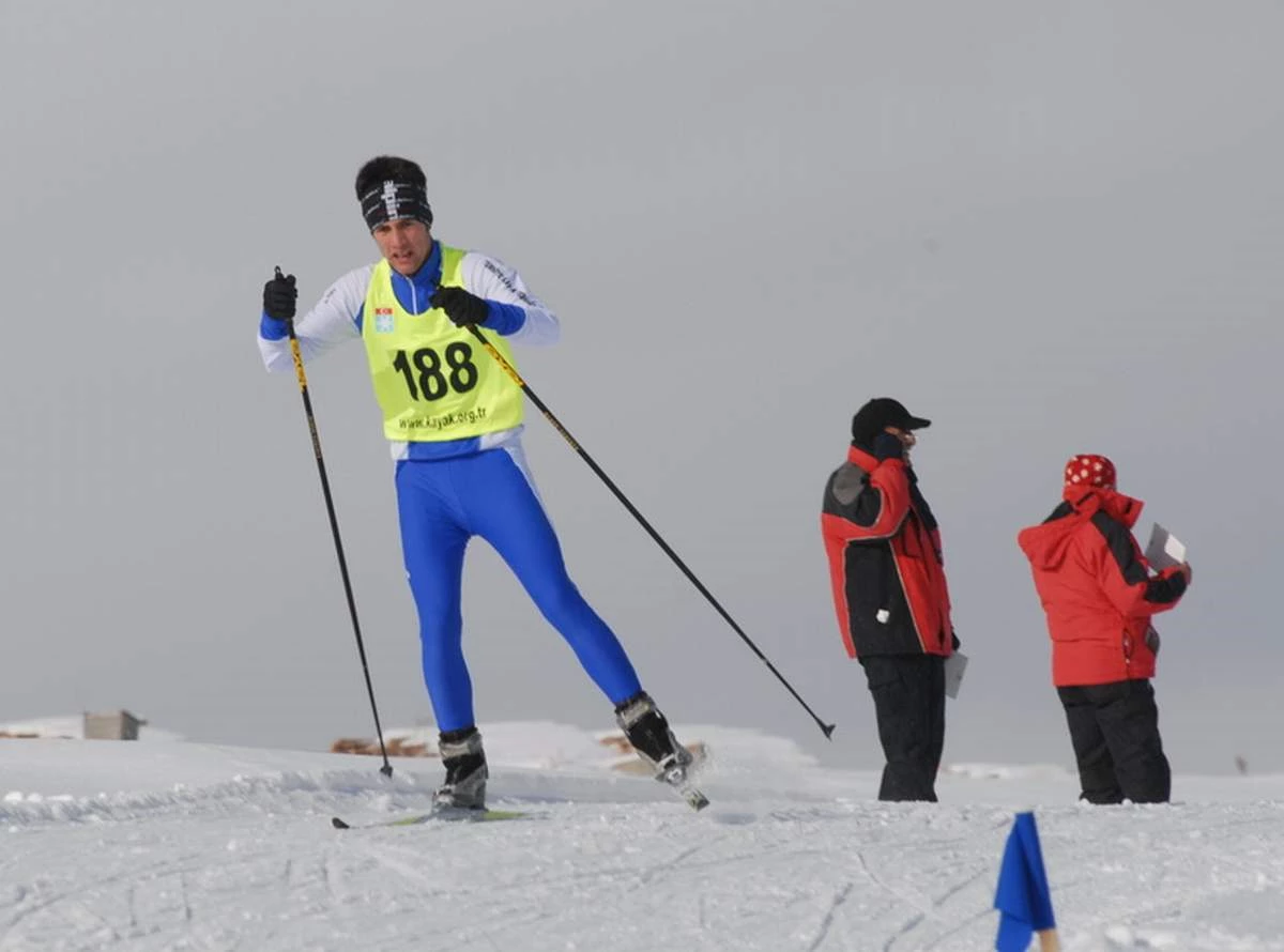 Sarıkamış\'ta Düzenlenen Kayaklı Koşu Yarışmaları Sona Erdi