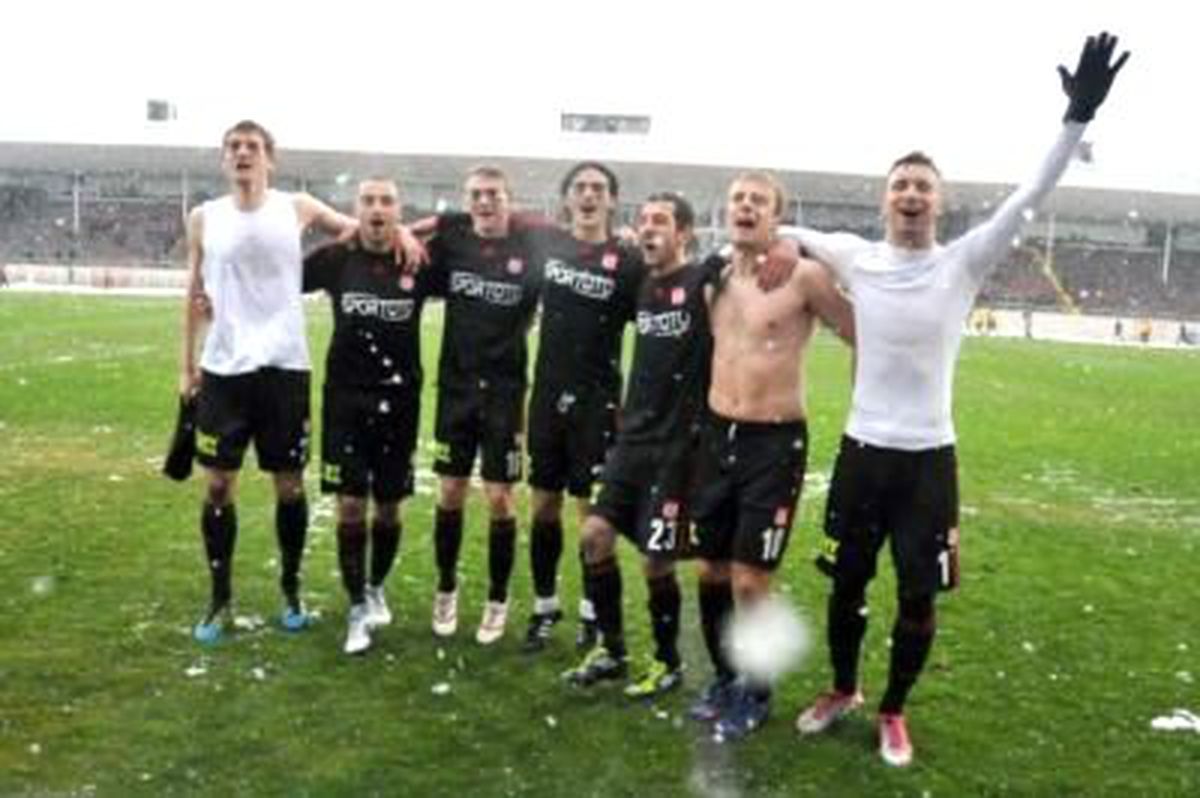 Sivasspor 3 Puanı 3 Golle Aldı