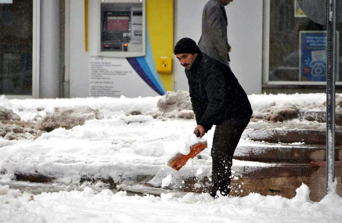 Suşehri\'nde 71 Köy Yolu Ulaşıma Kapandı