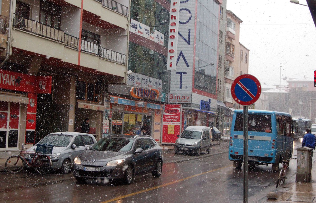 Yalova\'da Yoğun Kar Yağışı