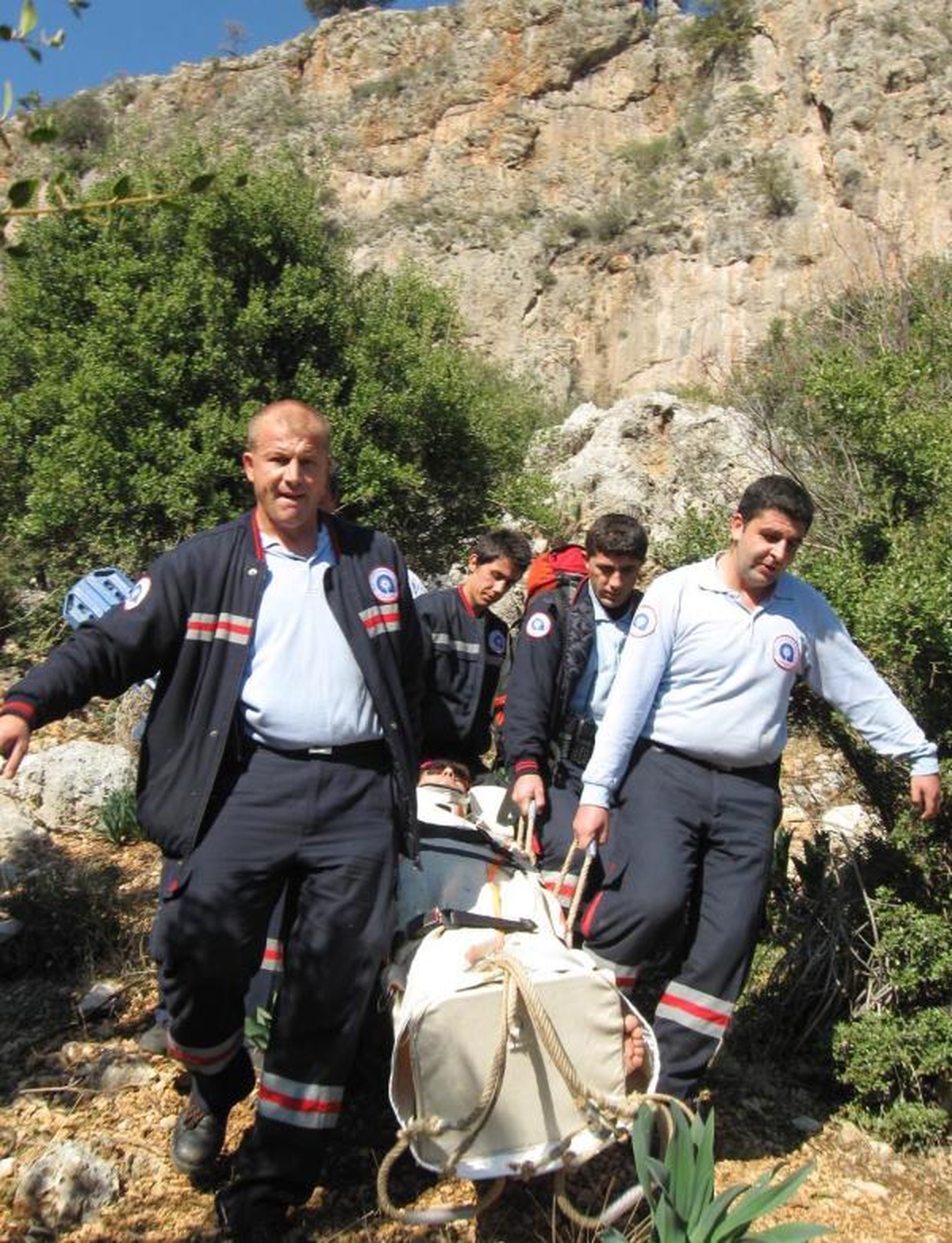 Yaralı Dağcıyı İtfaiye Kurtardı
