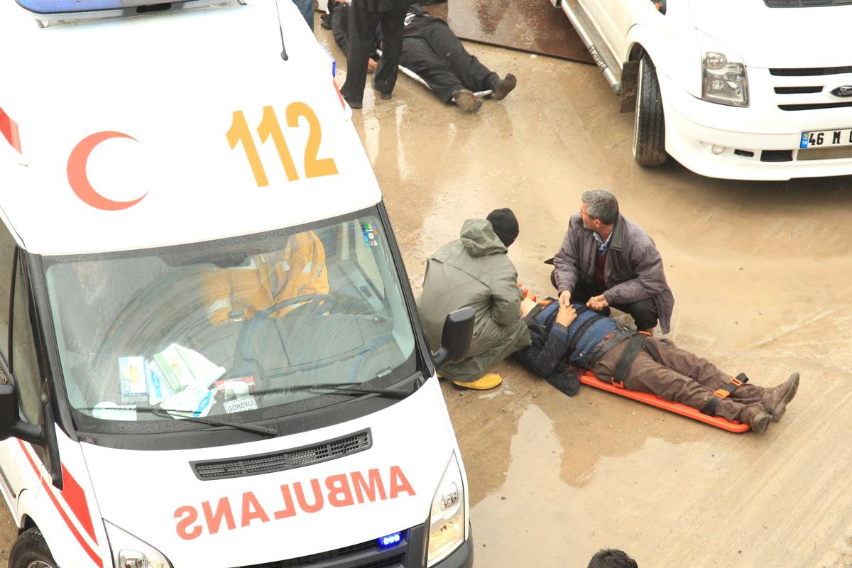 Yolcu Minibüsü Köprüden Uçtu: 12 Yaralı