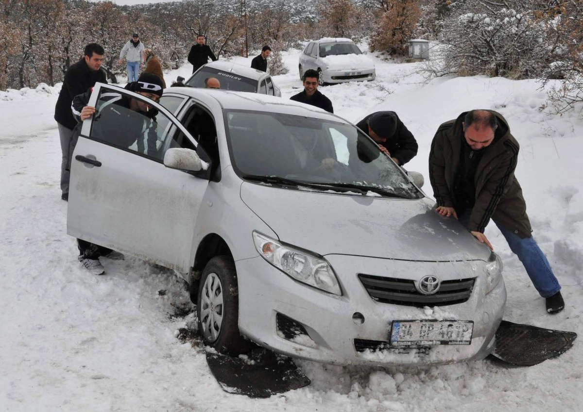 Yozgat\'ta Kar Zor Anlar Yaşattı