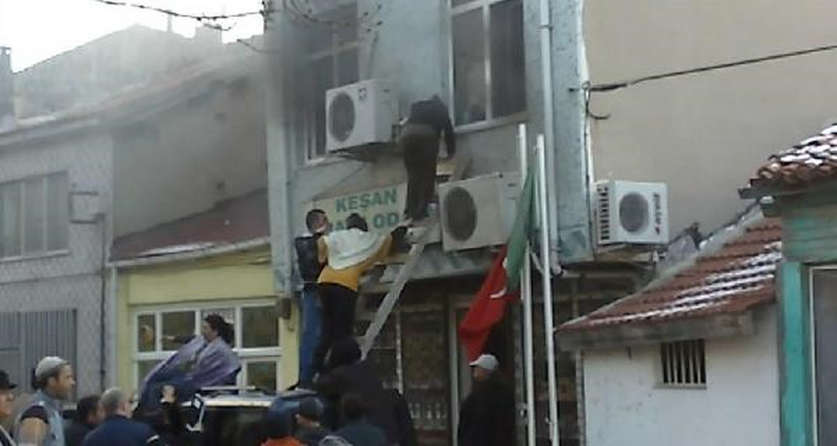 Ziraat Odası\'ndaki Yangında Mahsur Kalanlar Böyle Kurtarıldı