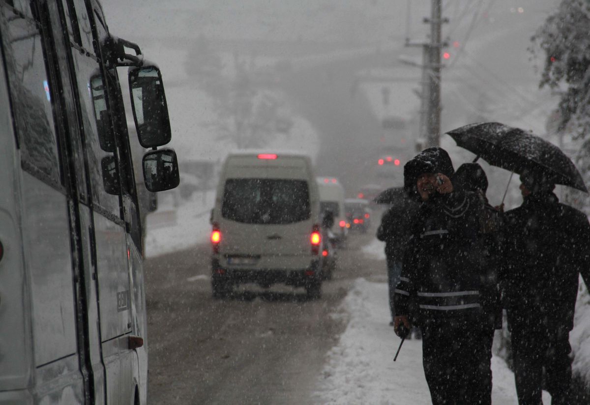 Zonguldak\'ta Yollar Buz Pistine Döndü