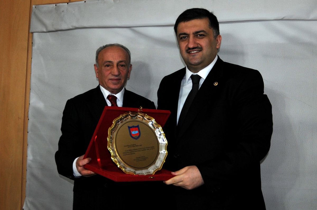 AK Parti Rize Milletvekili Karal\'a İlk Plaket Rize Şoförler ve Otomobilciler Odası\'ndan