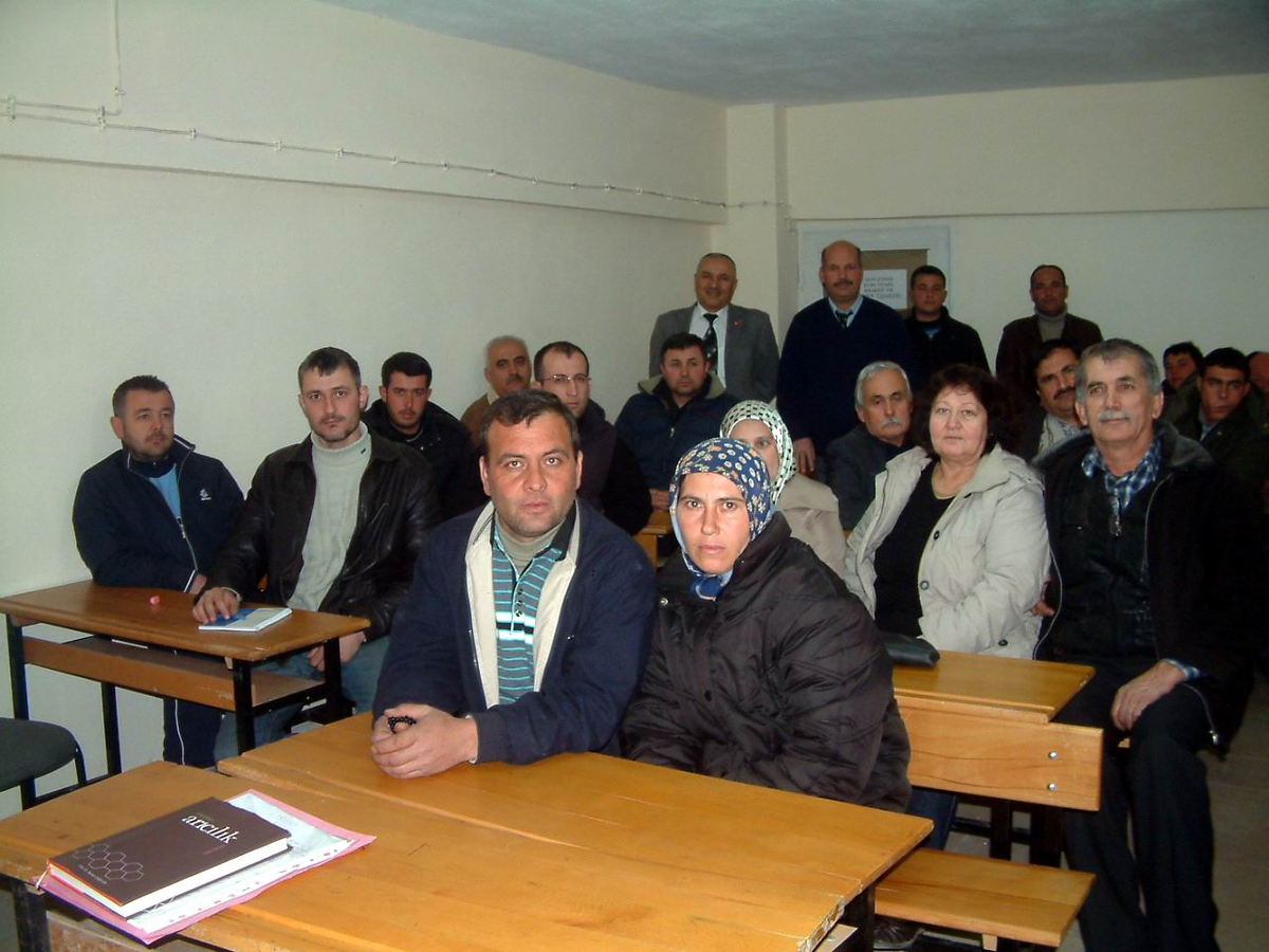 Arıcılık Kurslarına Bayanlar da Katılmaya Başladı