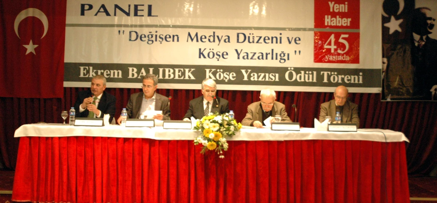 Balıkesir\'de, "Değişen Medya Düzeni ve Köşe Yazarlığı" Paneli Düzenlendi