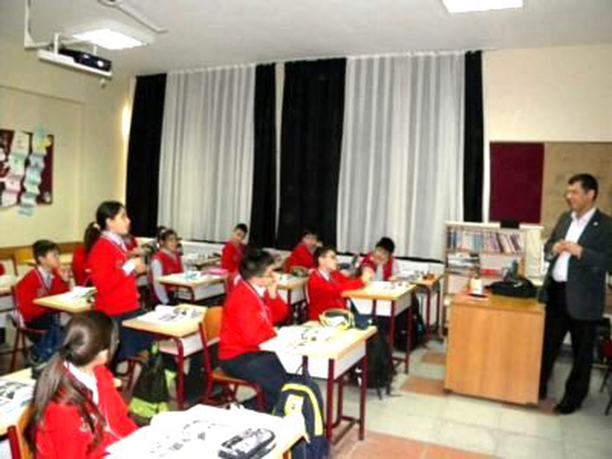 CHP\'li Özel Ülkem Koleji Öğrencileriyle Buluştu