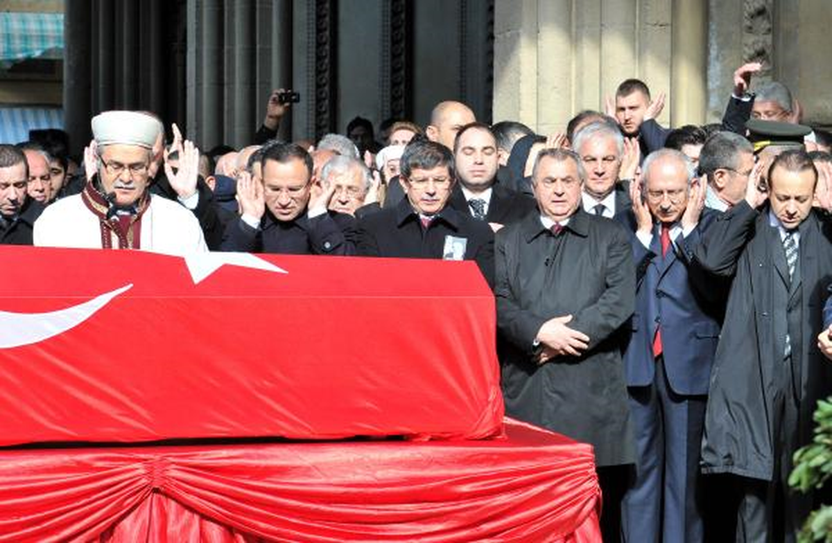 Denktaş İçin Cumhurbaşkanlığı Sarayı\'nda Tören Hazırlığı (2)