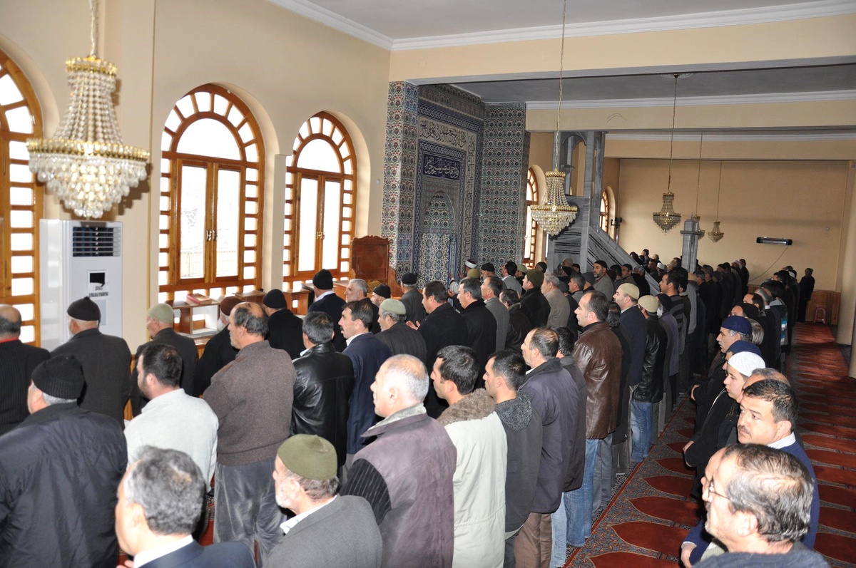 Denktaş İçin Gıyabi Cenaze Namazı
