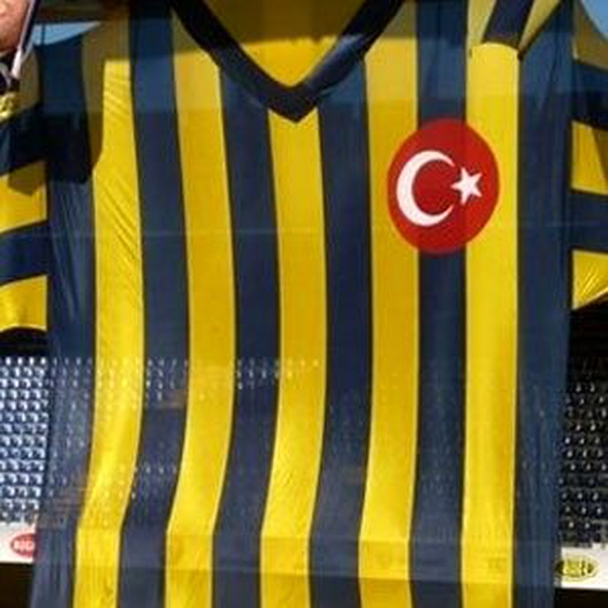 Dev Fenerbahçe Forması İmzaya Açıldı