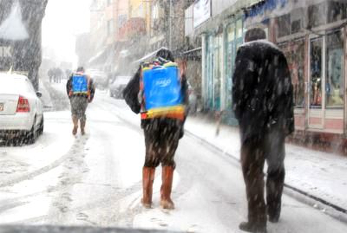 Doğu Karadeniz'in Yüksek Kesimlerinde, Kar Köy Yollarını Kapattı (4)