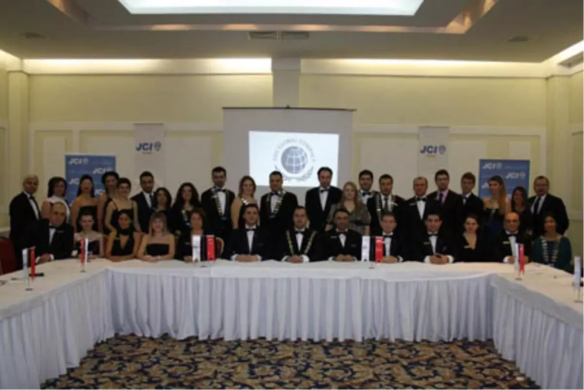 Genç Liderler\'den Elaziğ\'a İki Ödül