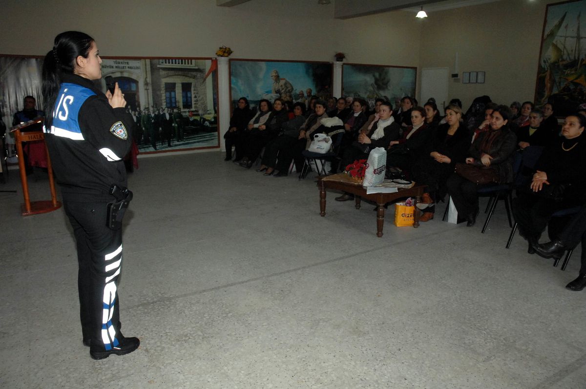 Halk Eğitim Merkezi\'nde Dolandırıcılık Semineri