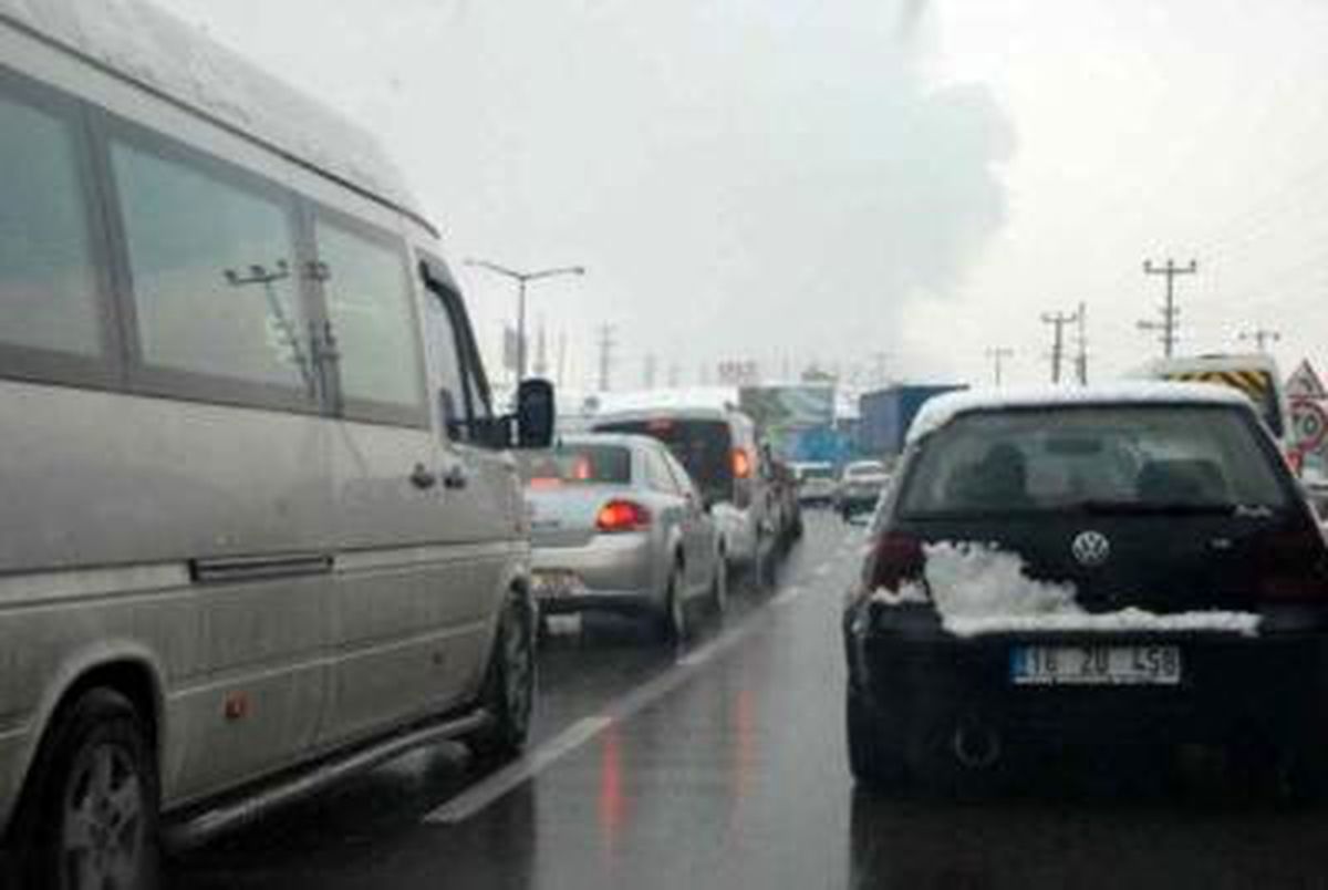 İstanbul\'da Kar Bilançosu: 95 Trafik Kazası, 8 Yaralı