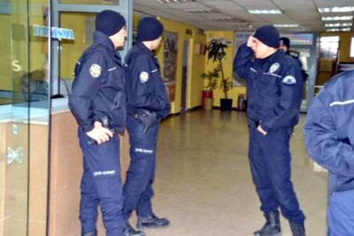 İzmir\'de Gümrükçülere Operasyon