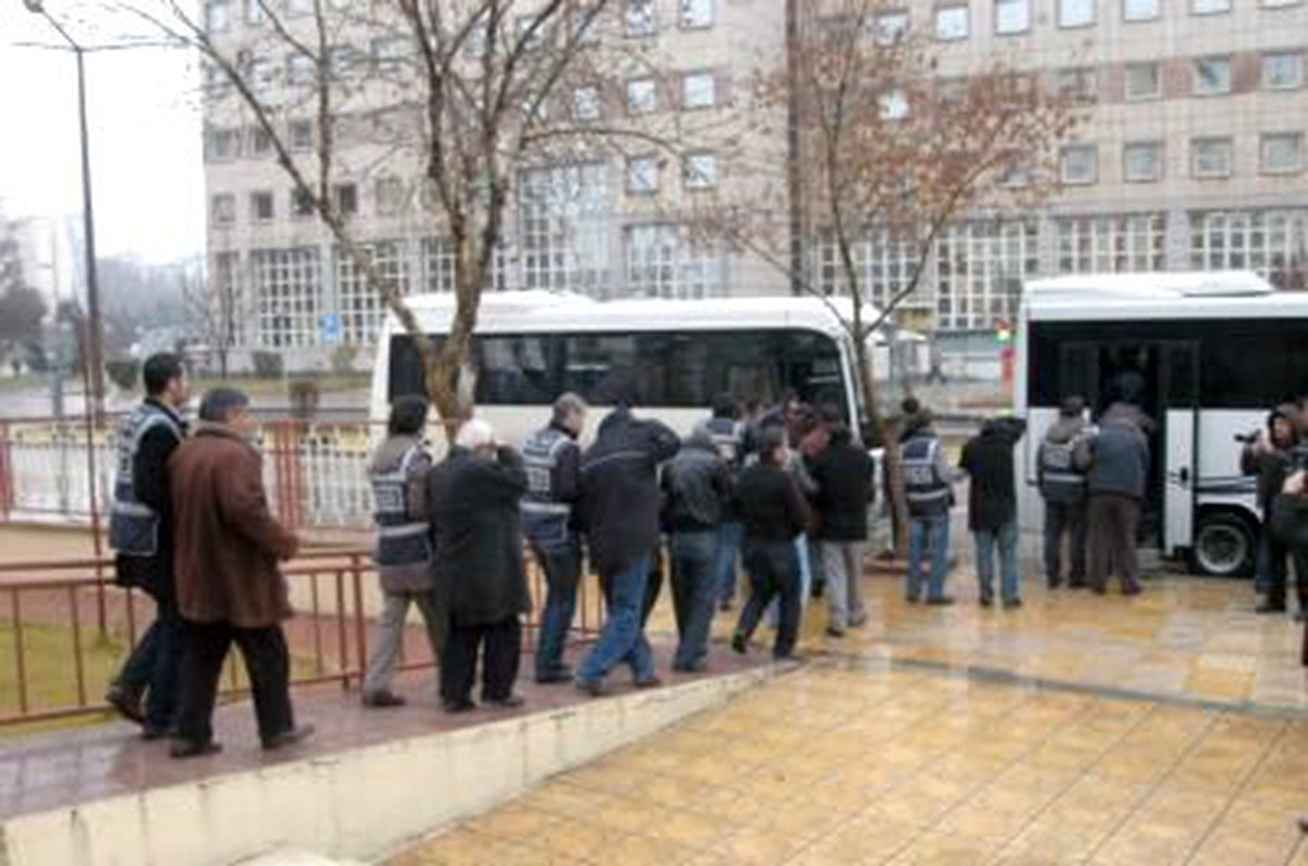 İzmir\'de Yolsuzluk Operasyonu