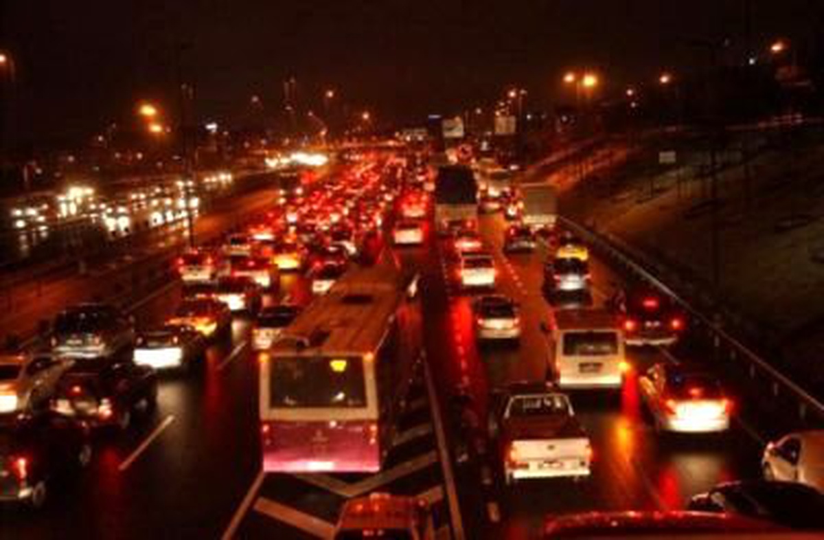 Kar Yağışı İstanbul Trafiğini Felç Etti