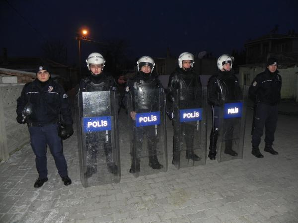 Lüleburgaz\'da Uyuşturucu Satıcılarına Şafak Baskını