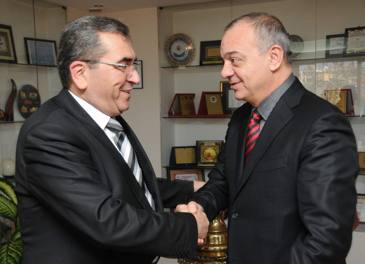 Manisa\'da Bakkallardan Ruhsat Talebi