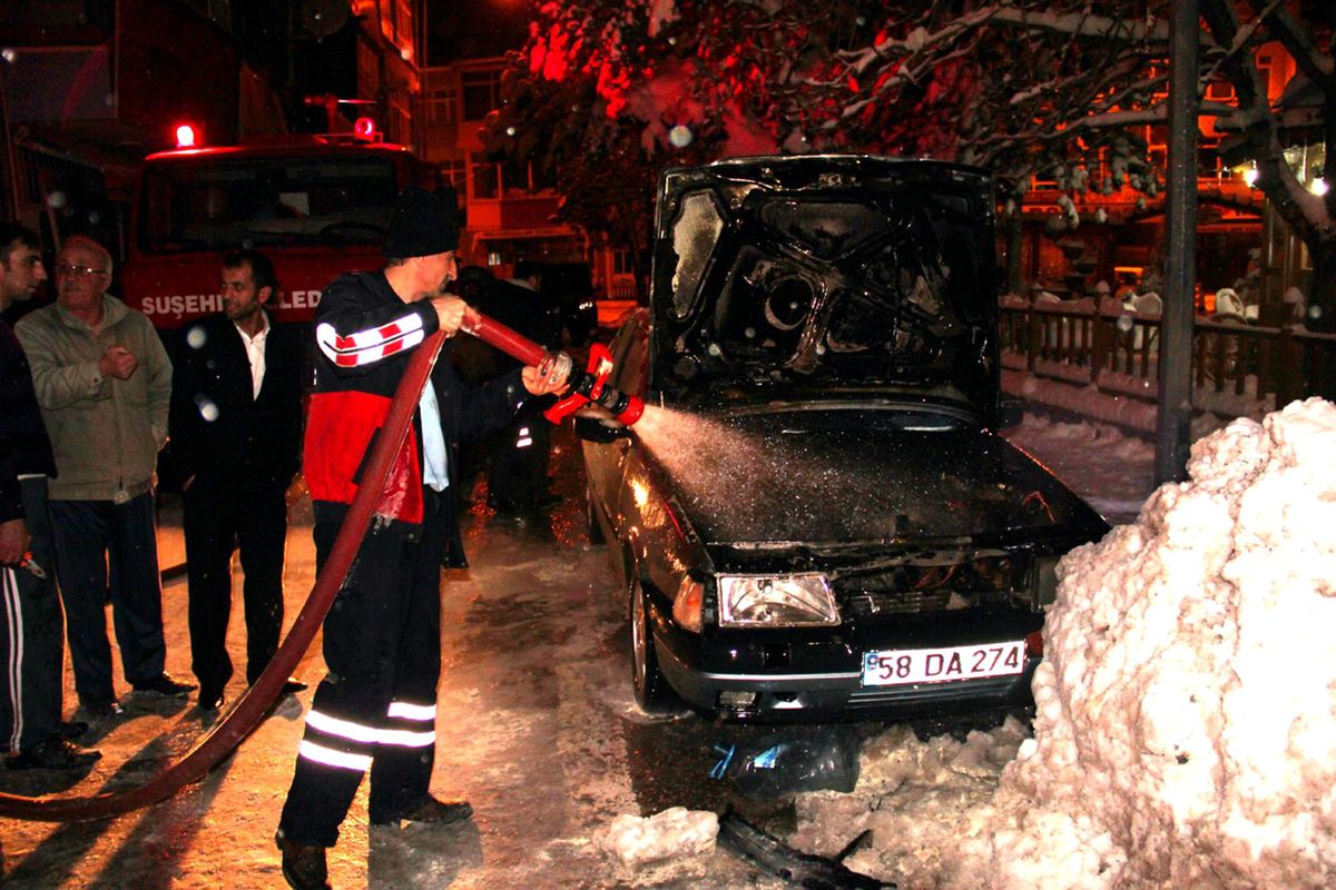 Park Halindeki Otomobil Yandı