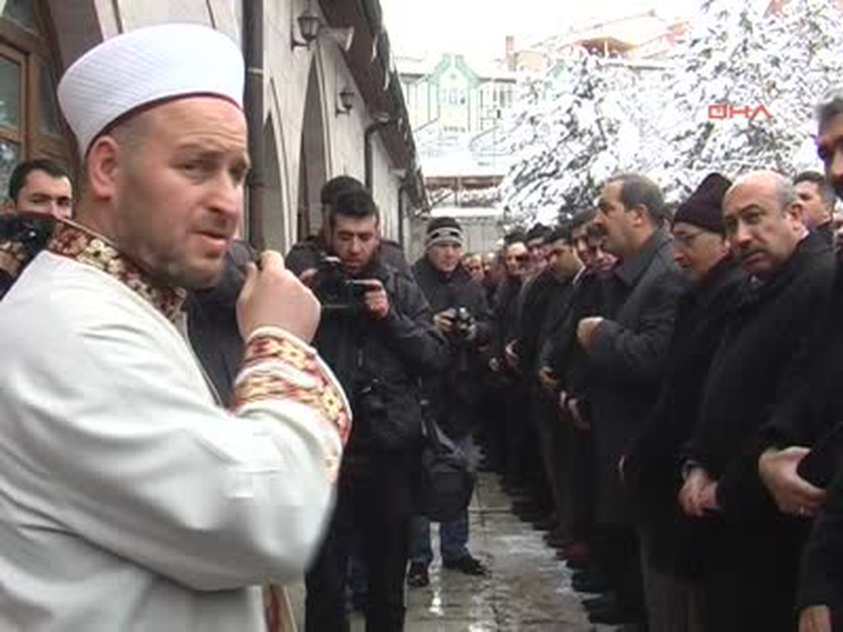 Rauf Denktaş İçin Sivas\'ta Gıyabi Cenaze Namazı