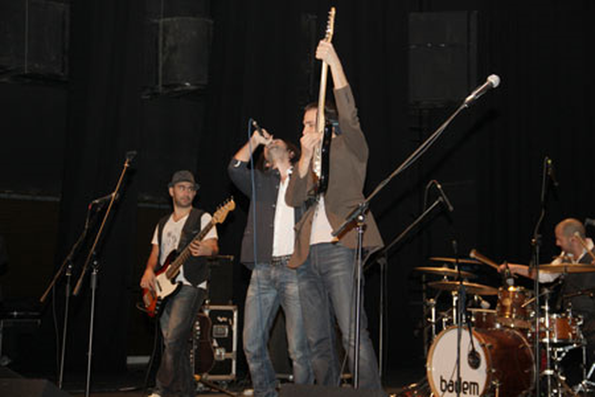 Rock Grubu Badem Sultanbeylide