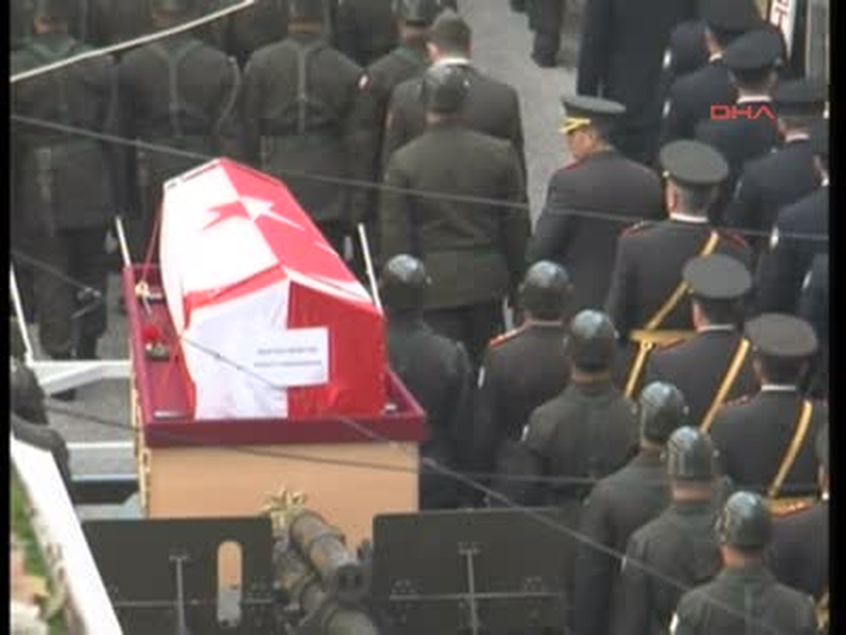 Semada Gökkuşağı, Caddelerde Onbinler Denktaş\'ı Uğurluyor