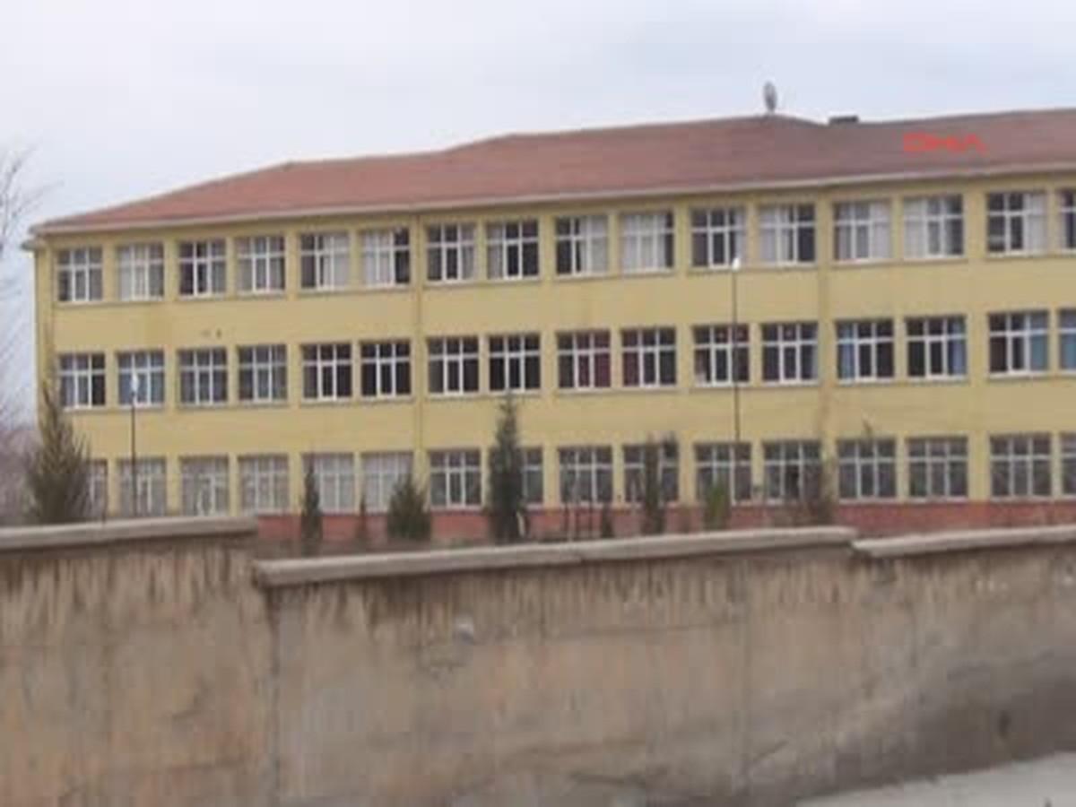 Şırnakokulun Görüntüsü İdil\'de Yurttaki Hizmetliler İşten Çıkarıldı,