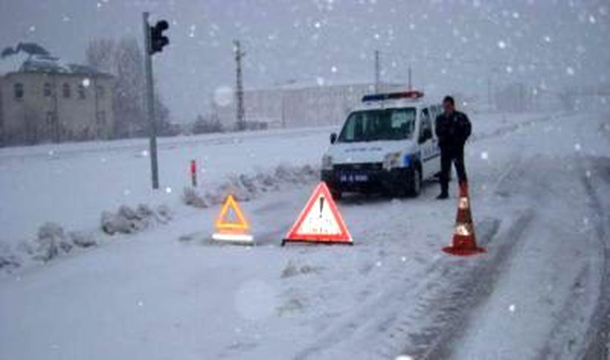 Sivas\'ta Birçok Yol Trafiğe Kapandı