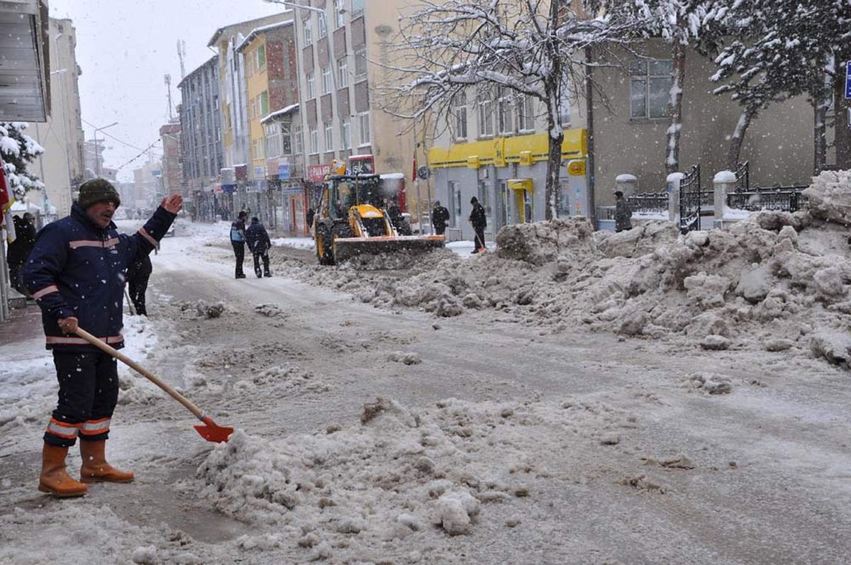 Suşehri\'nde Kar Temizleme Çalışmaları