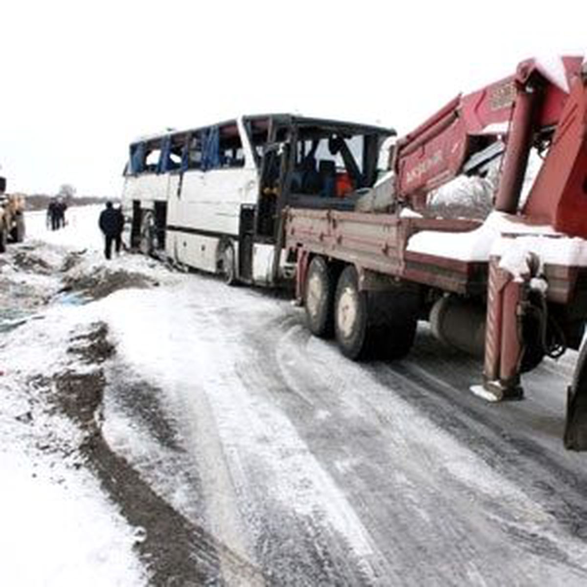 Taraftar Otobüsü Devrildi: 14 Yaralı