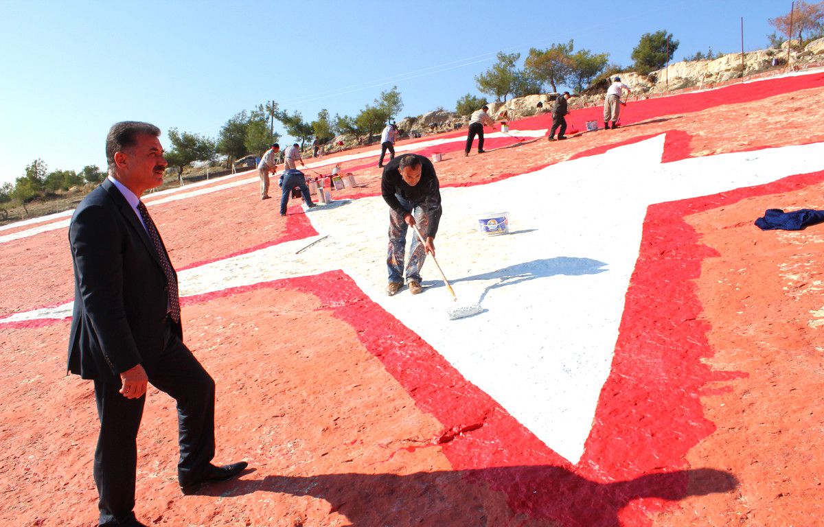 Toroslar'daki Türk Bayrağı Yenilendi