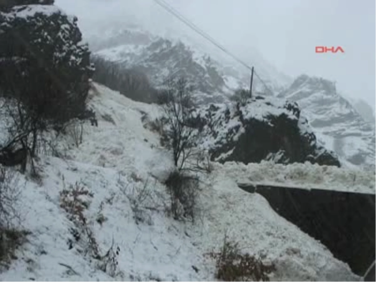 Tunceli2 Kar Kalınlığının 1.5 Metre Olduğu Pülümür\'de Kar Esareti